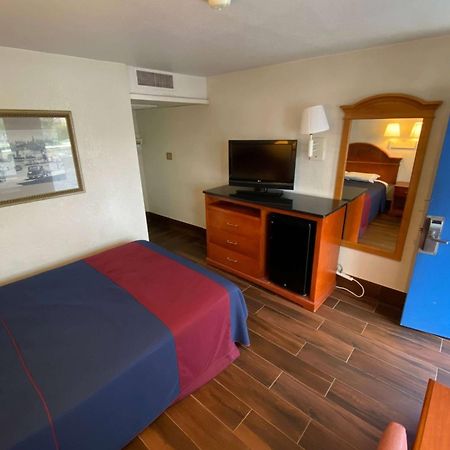 Travelodge By Wyndham Grand Rapids North Walker Bagian luar foto