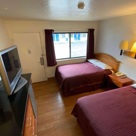 Travelodge By Wyndham Grand Rapids North Walker Bagian luar foto