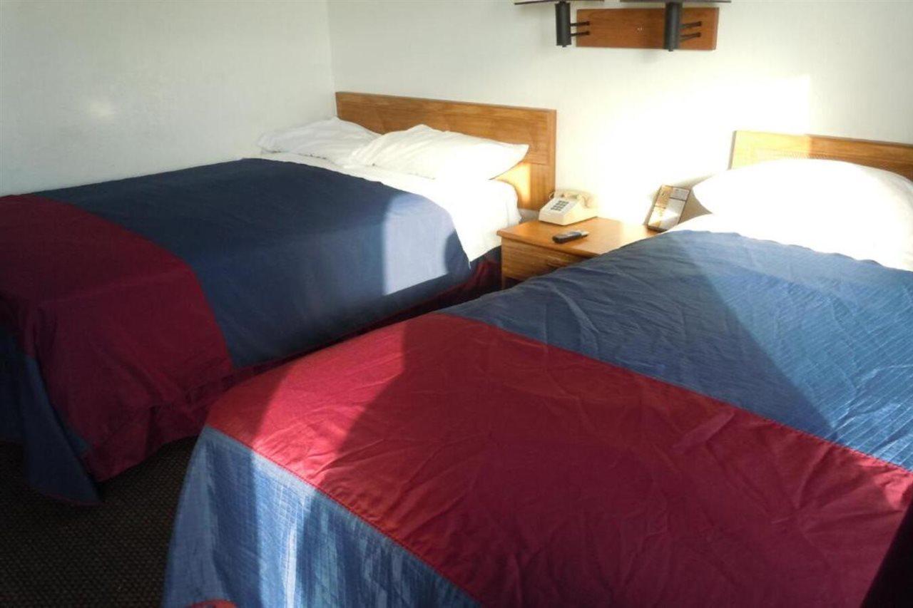 Travelodge By Wyndham Grand Rapids North Walker Bagian luar foto