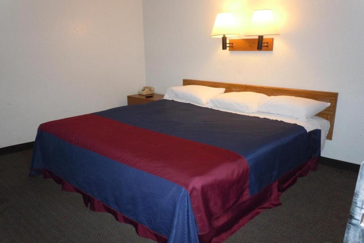 Travelodge By Wyndham Grand Rapids North Walker Bagian luar foto