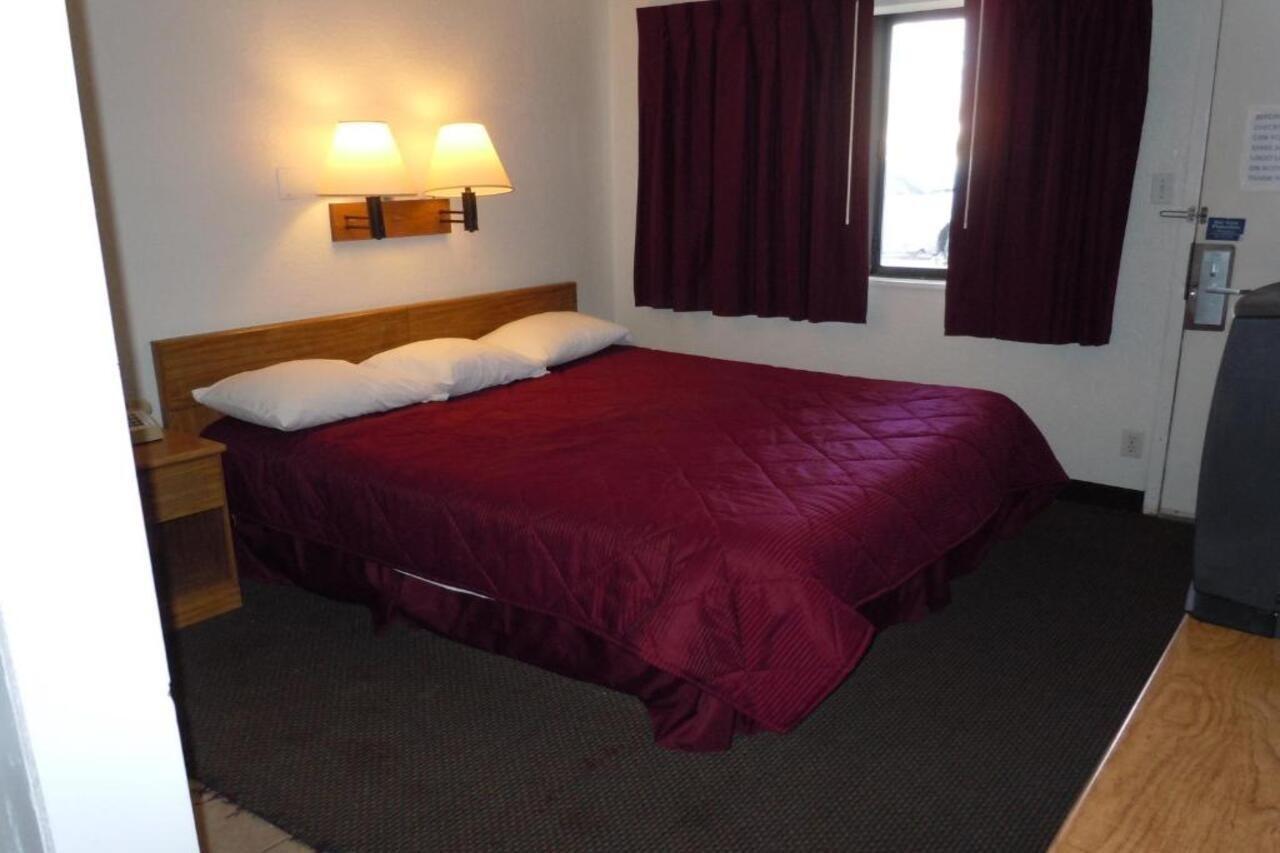 Travelodge By Wyndham Grand Rapids North Walker Bagian luar foto