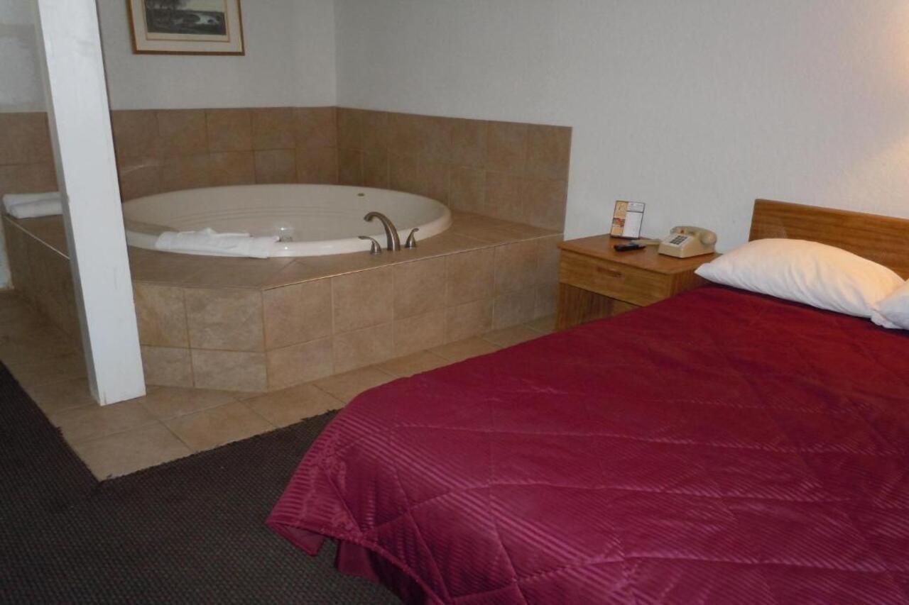 Travelodge By Wyndham Grand Rapids North Walker Bagian luar foto