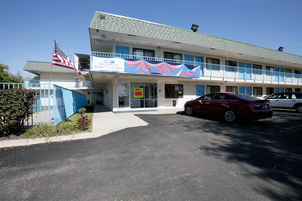 Travelodge By Wyndham Grand Rapids North Walker Bagian luar foto